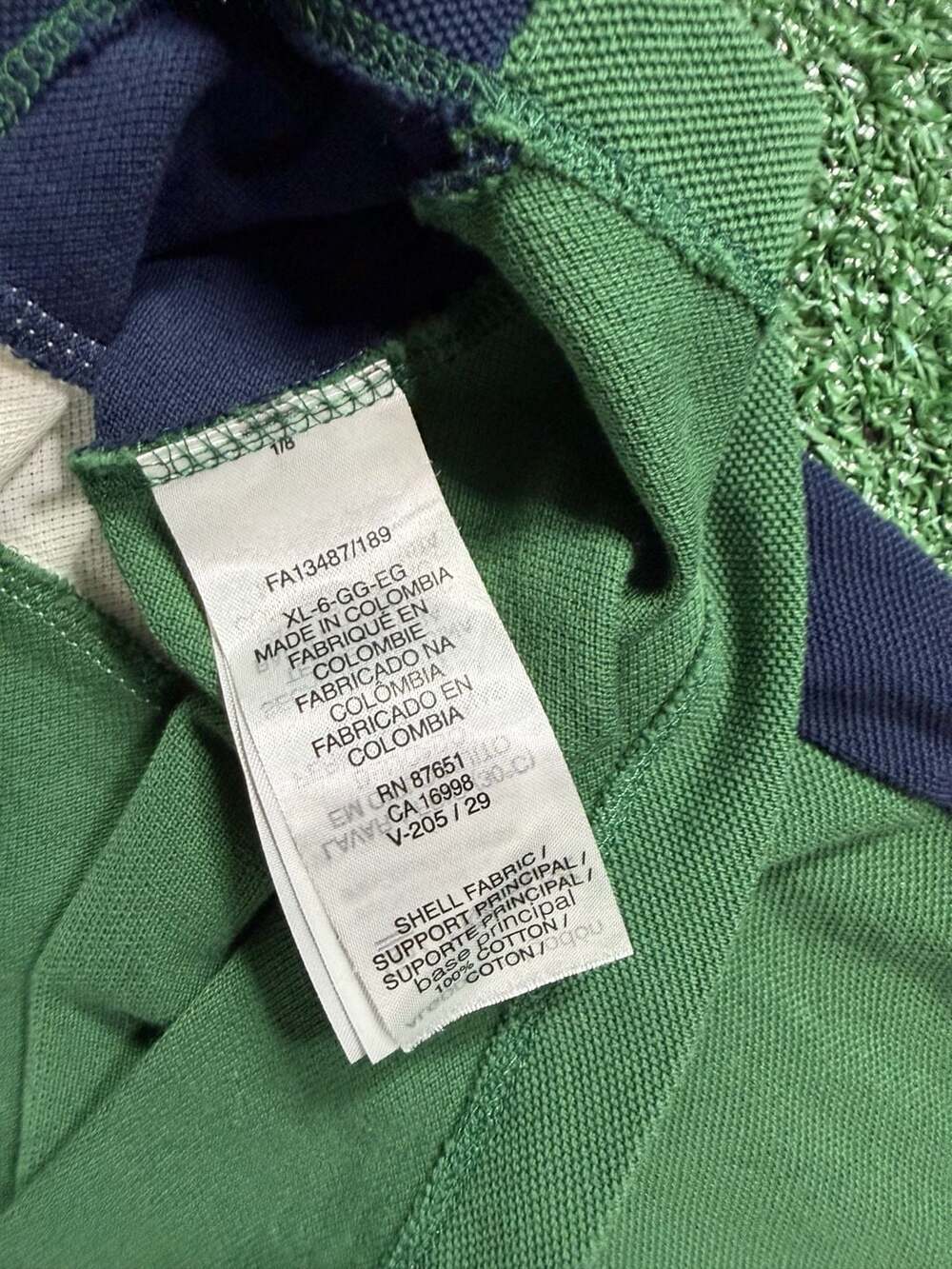 Lacoste Men's Relaxed Fit Petit Piqué Colorblock Polo Shirt, Green/White/Navy - Picture 6 of 6